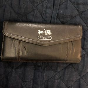 Black leather coach wallet lilac inside